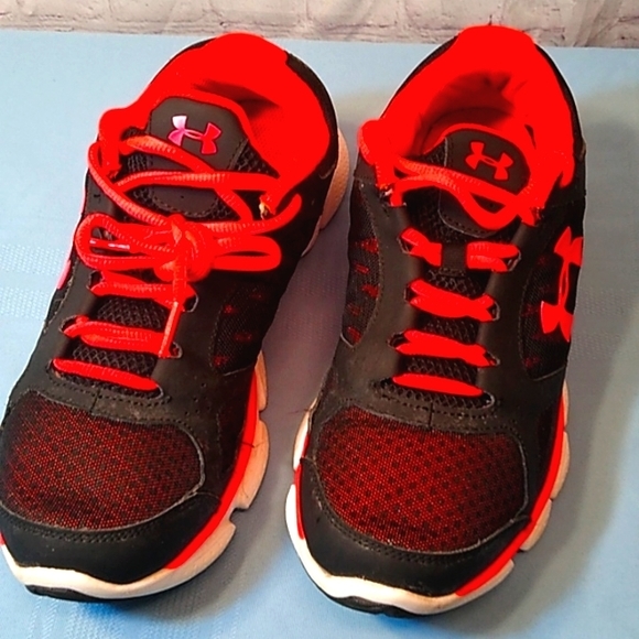 Man Made Upper Armour Gym Shoes - Picture 3 of 7